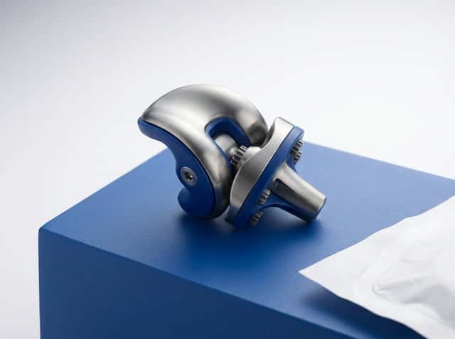 Smith+Nephew cover